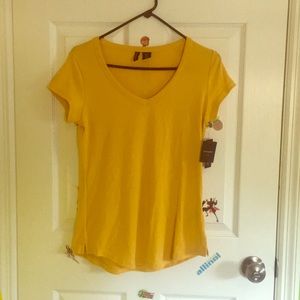 NWT CYNTHIA ROWLEY NY YELLOW V-NECK SIZE MEDIUM